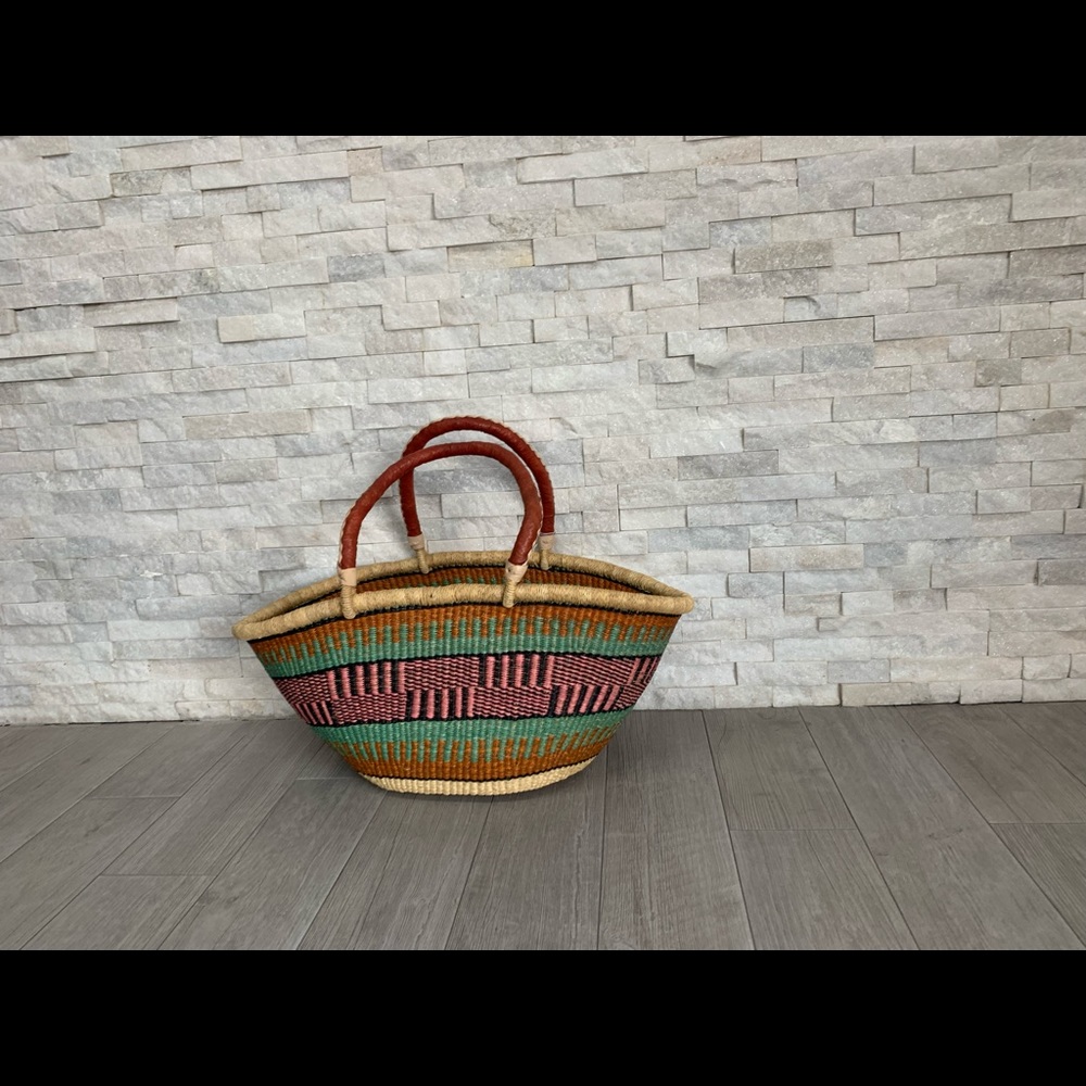 Handmade Straw Baskets - Picture 3 of 6
